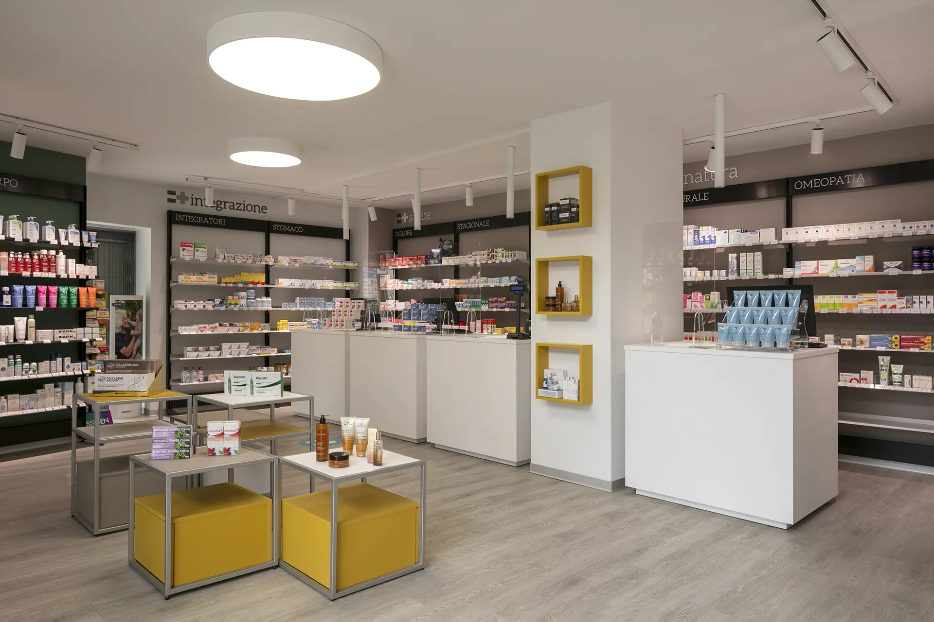 Realizzazioni Th.Kohl - Farmacia Sansoni Cantù CO - 01