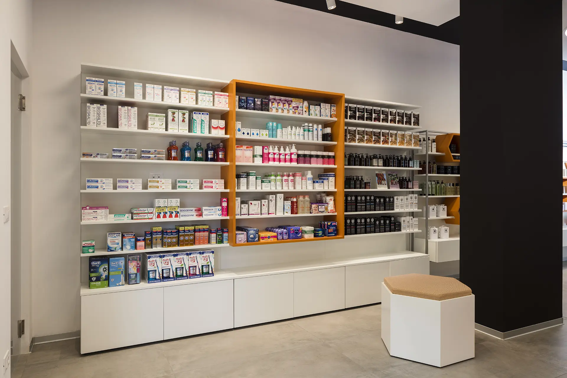 Realizzazioni Th.Kohl - Farmacia Filippi Erba CO - gallery 03
