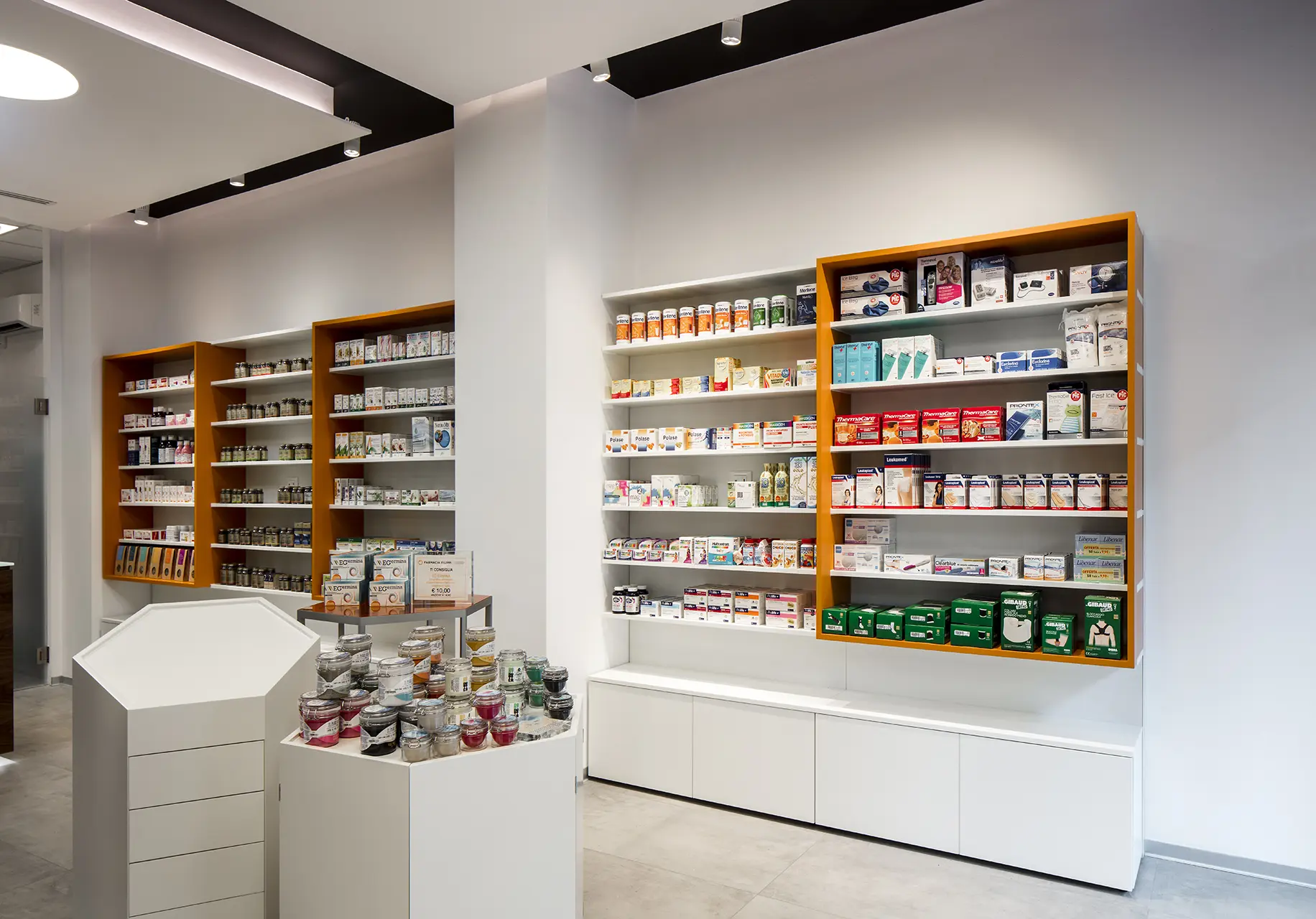 Realizzazioni Th.Kohl - Farmacia Filippi Erba CO - gallery 04