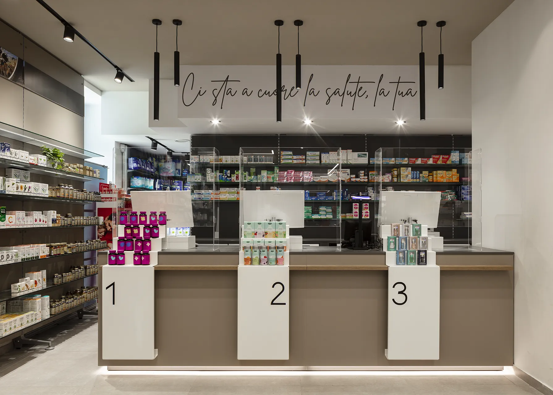 progettazione e installazione banchi per farmacia - th.kohl 04