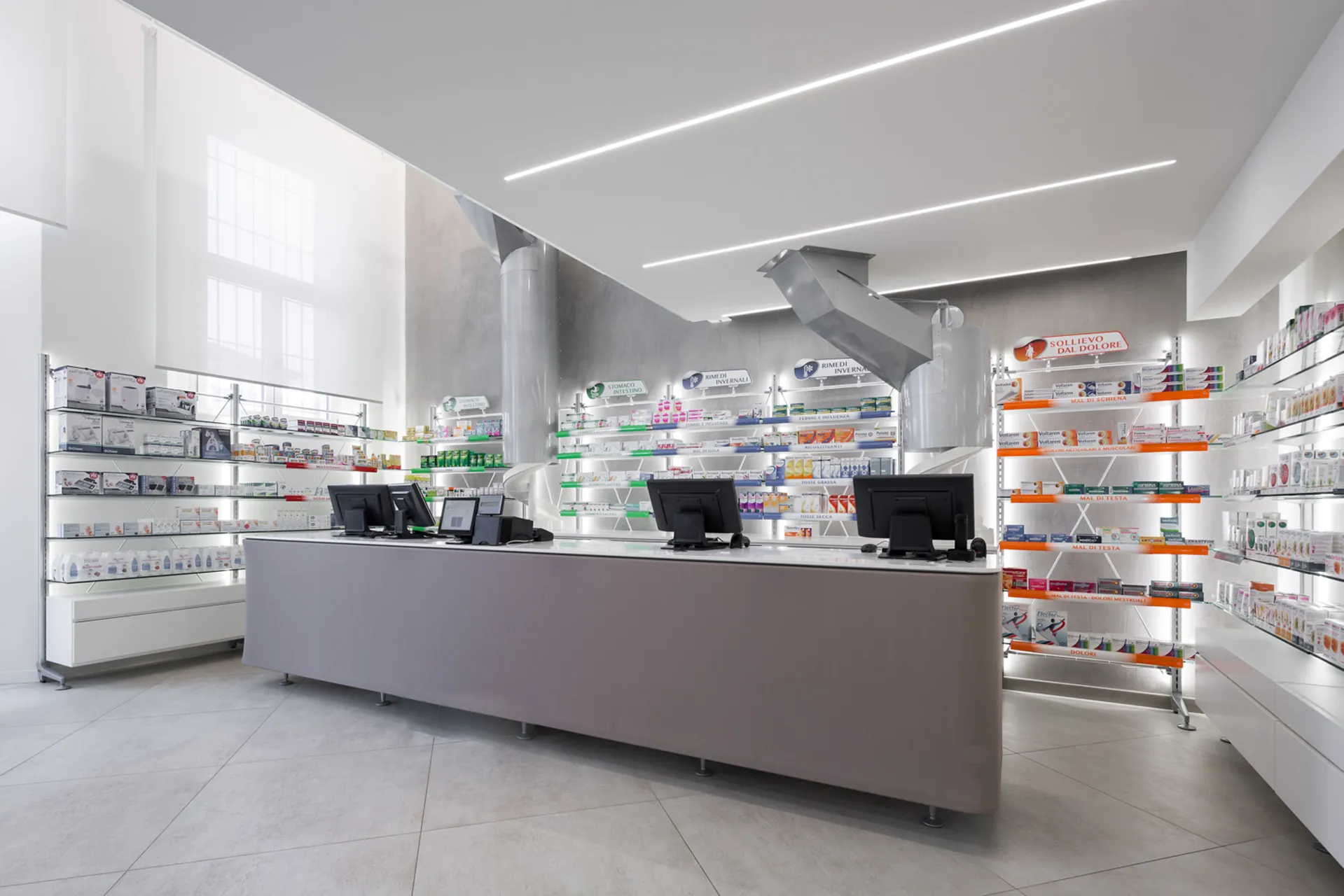 progettazione e installazione banchi per farmacia - th.kohl 07
