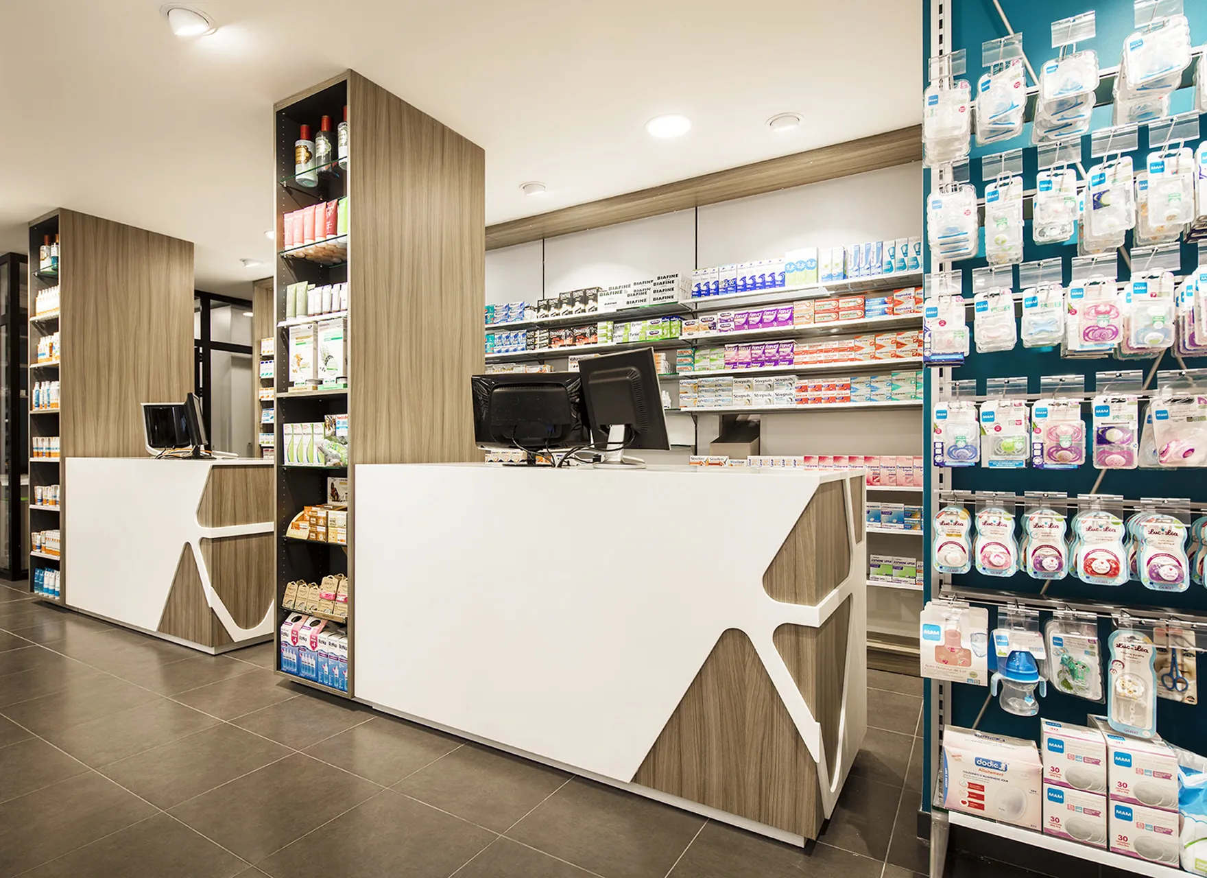 progettazione e installazione banchi per farmacia - th.kohl 09