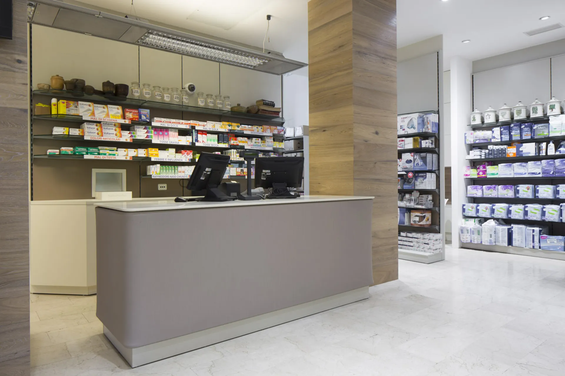 progettazione e installazione banchi per farmacia - th.kohl 13