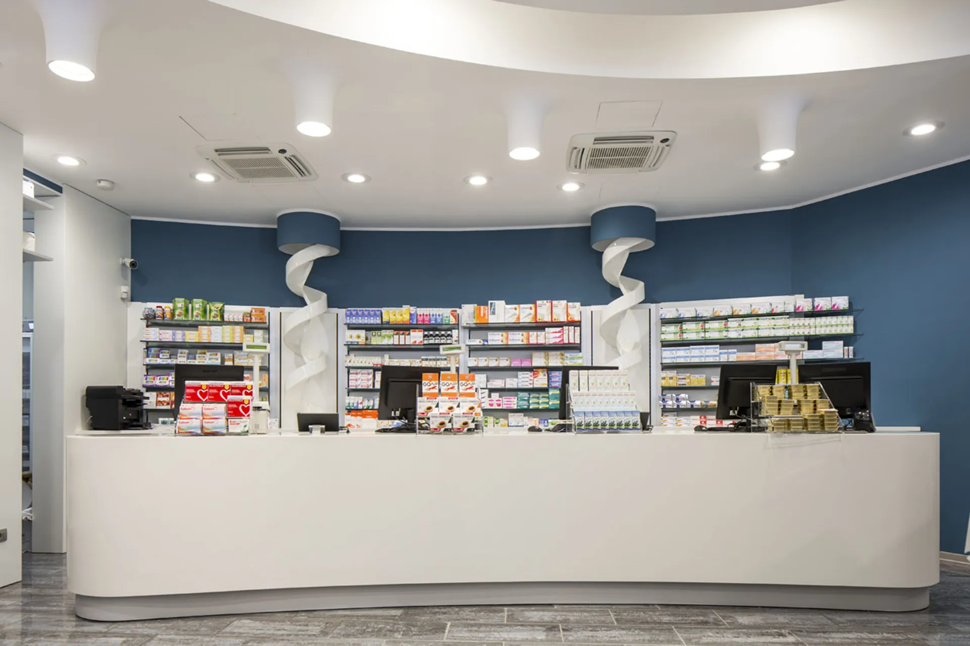 progettazione e installazione banchi per farmacia - th.kohl 14