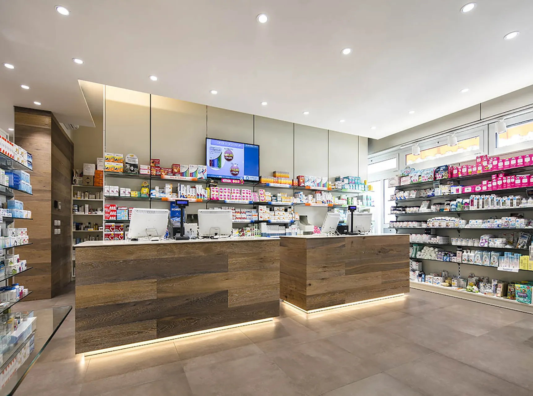 progettazione e installazione banchi per farmacia - th.kohl 17