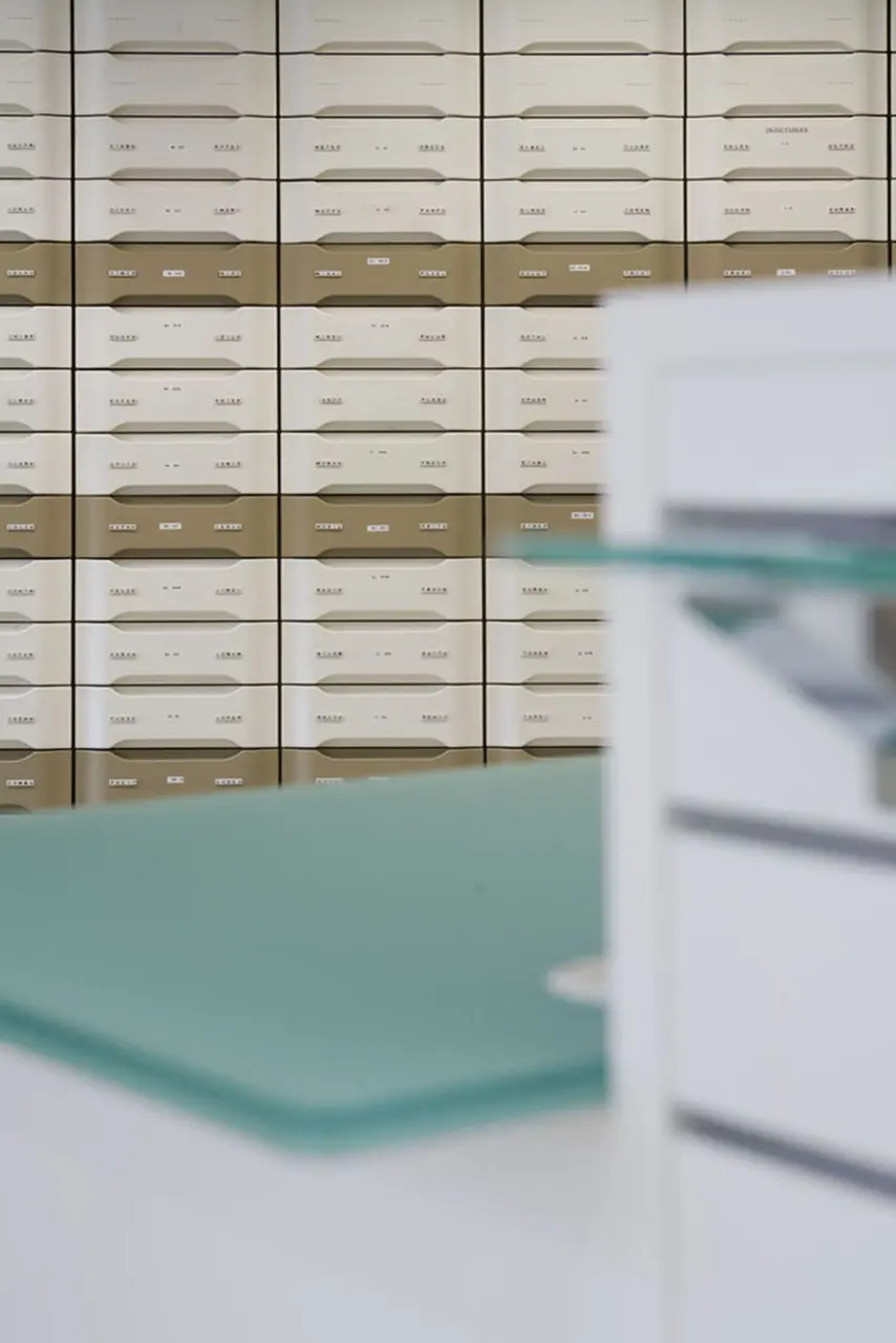 progettazione e installazione cassettiere per farmacie - th.kohl 01