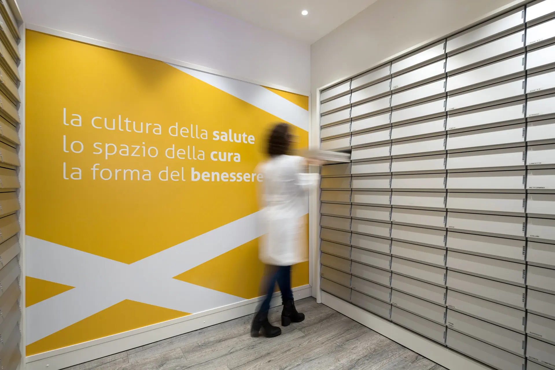 progettazione e installazione cassettiere per farmacie - th.kohl 02