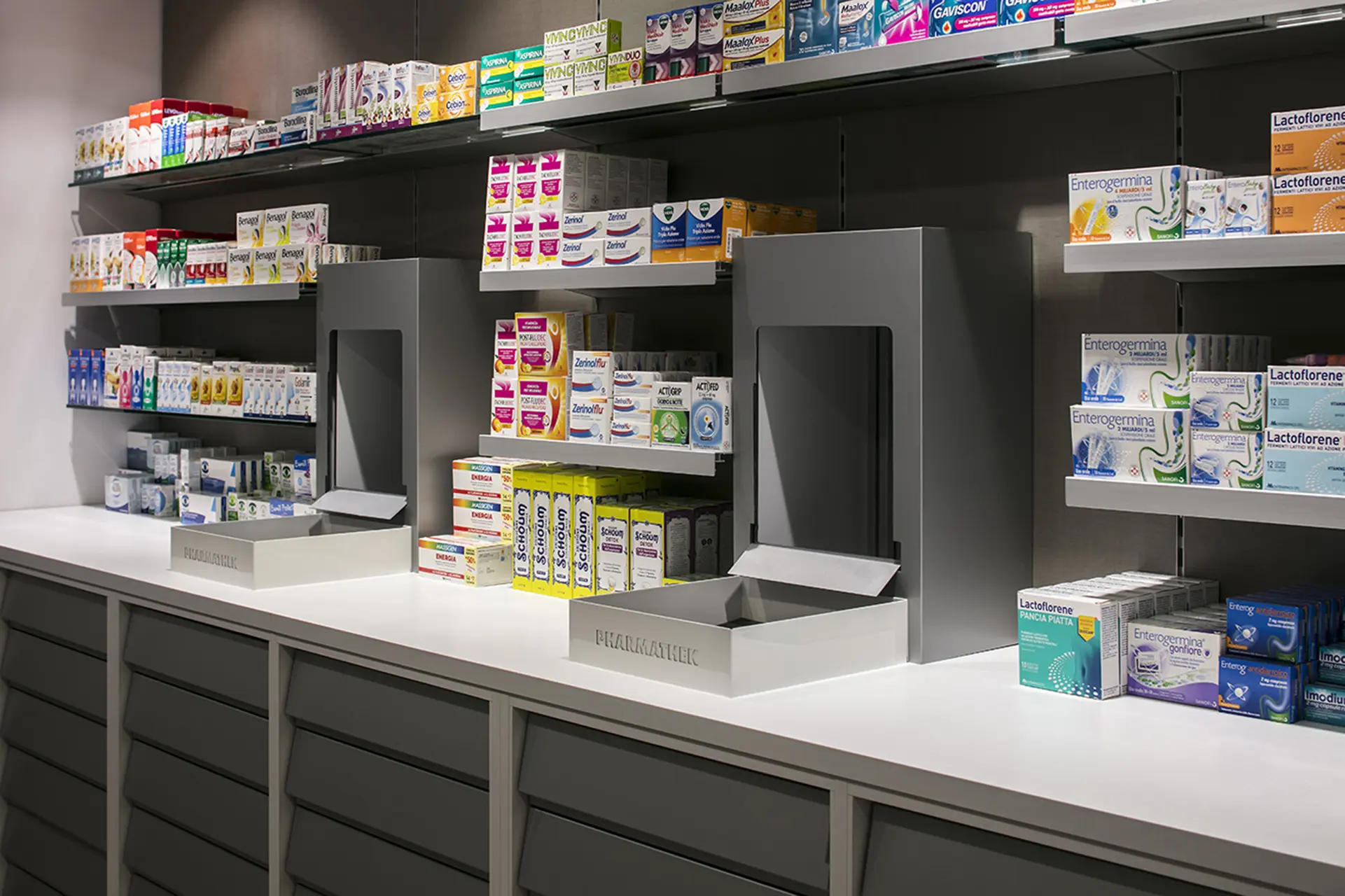 progettazione e installazione cassettiere per farmacie - th.kohl 06