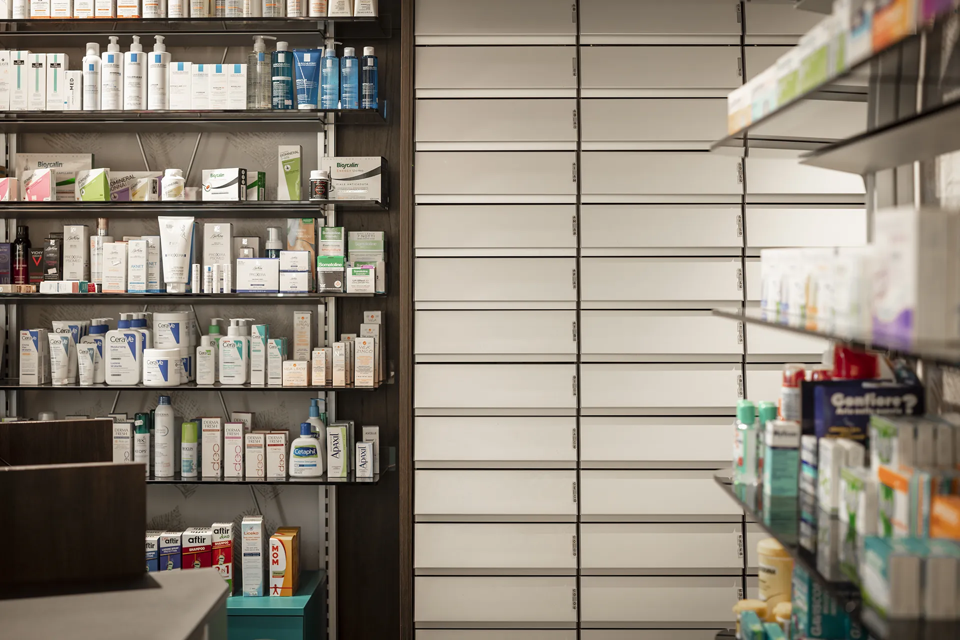 progettazione e installazione cassettiere per farmacie - th.kohl 09