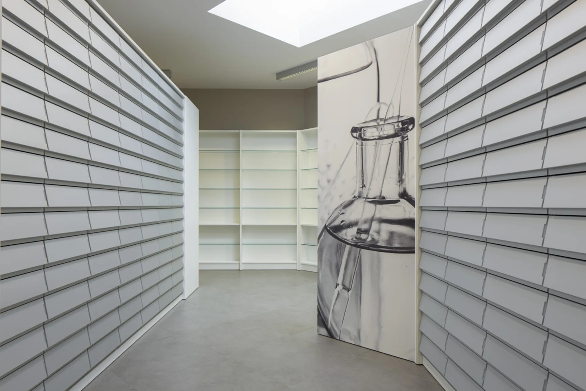 progettazione e installazione cassettiere per farmacie - th.kohl 12