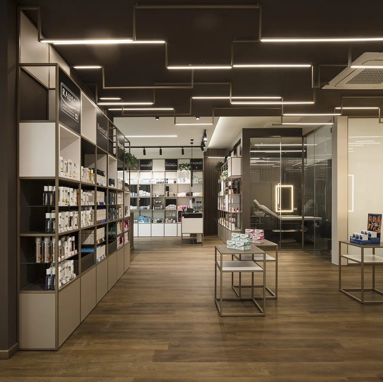 Gondole e tavoli expo 10 progettazione e installazione tavoli expo per farmacie - th.kohl 10