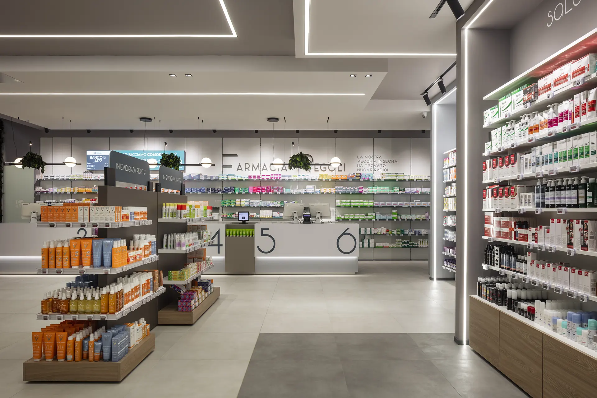 Gondole e tavoli expo 17 progettazione e installazione tavoli expo per farmacie - th.kohl 17