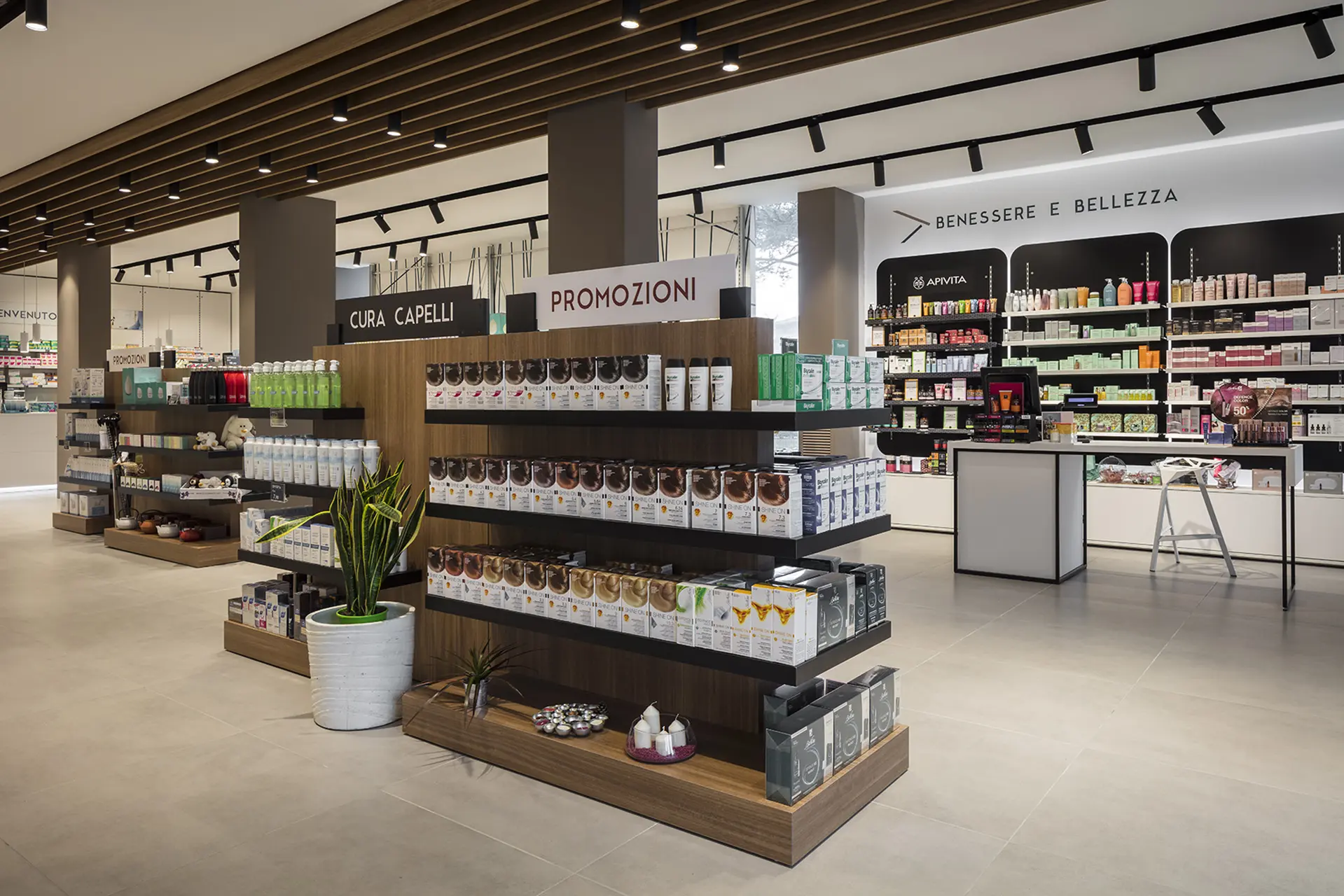 Gondole e tavoli expo 18 progettazione e installazione tavoli expo per farmacie - th.kohl 18