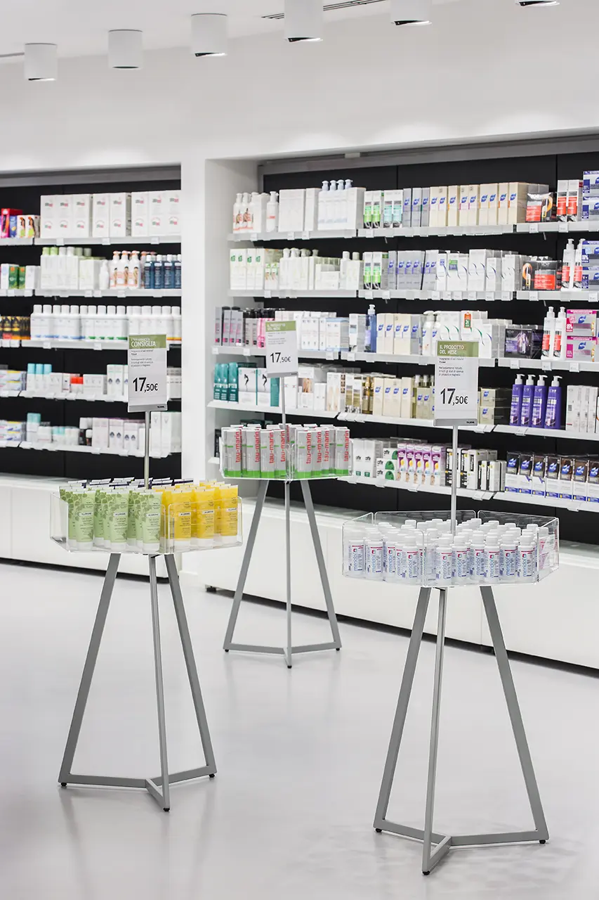 Gondole e tavoli expo 19 progettazione e installazione tavoli expo per farmacie - th.kohl 19