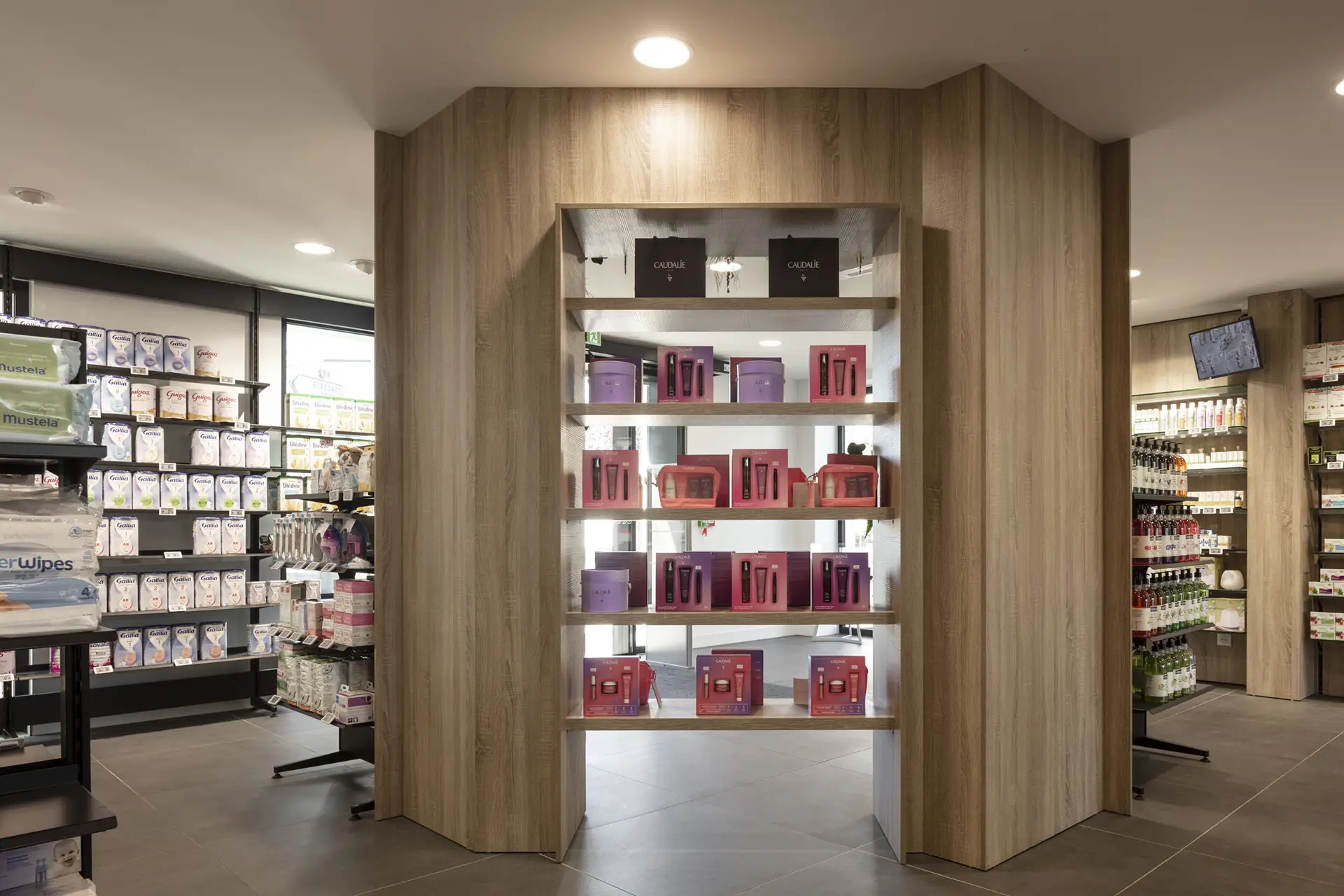 Pharmacie Franc 3 Realizzazioni Th.Kohl - Pharmacie Franc - gallery 03