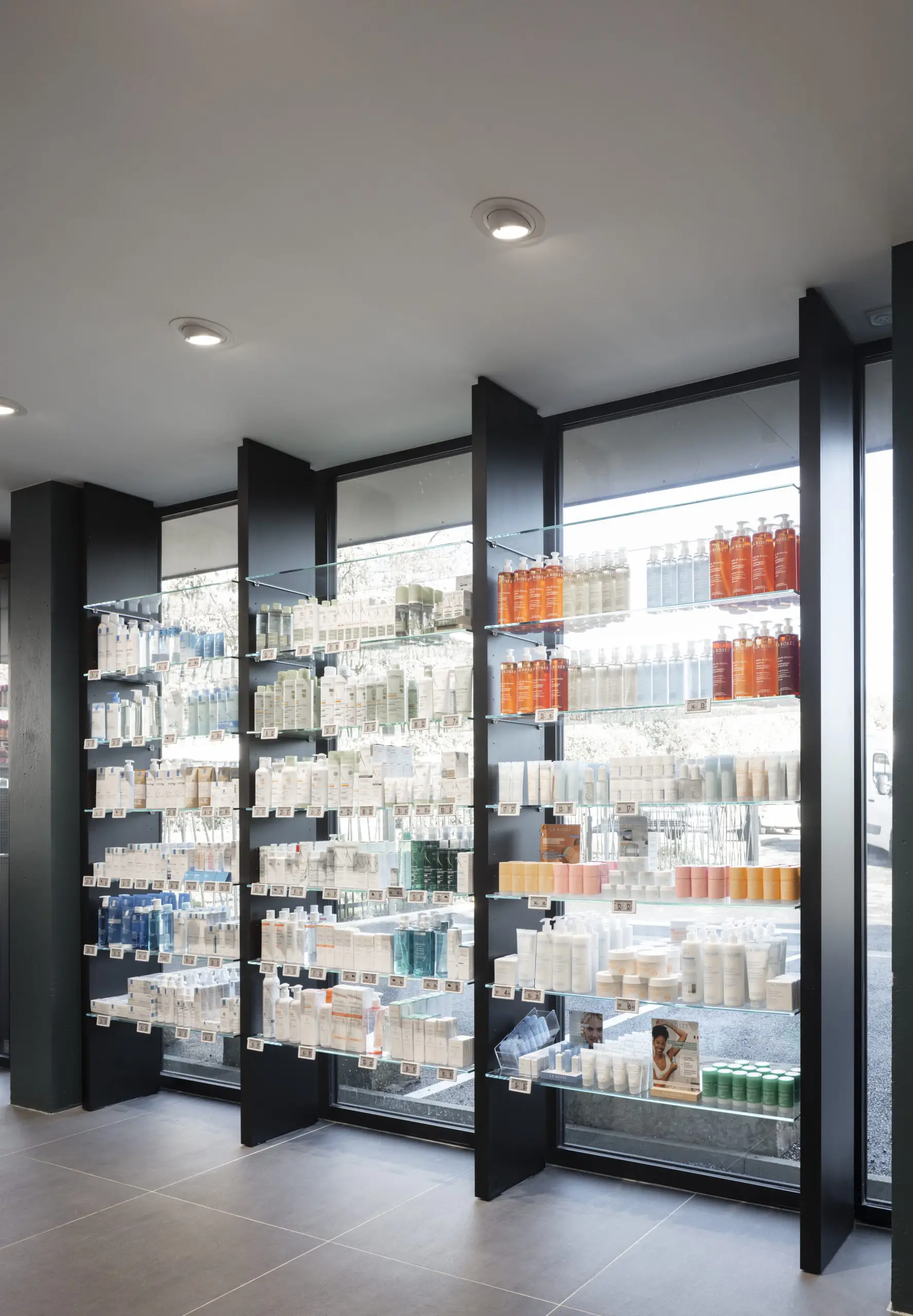 Pharmacie Franc 4 Realizzazioni Th.Kohl - Pharmacie Franc - gallery 04