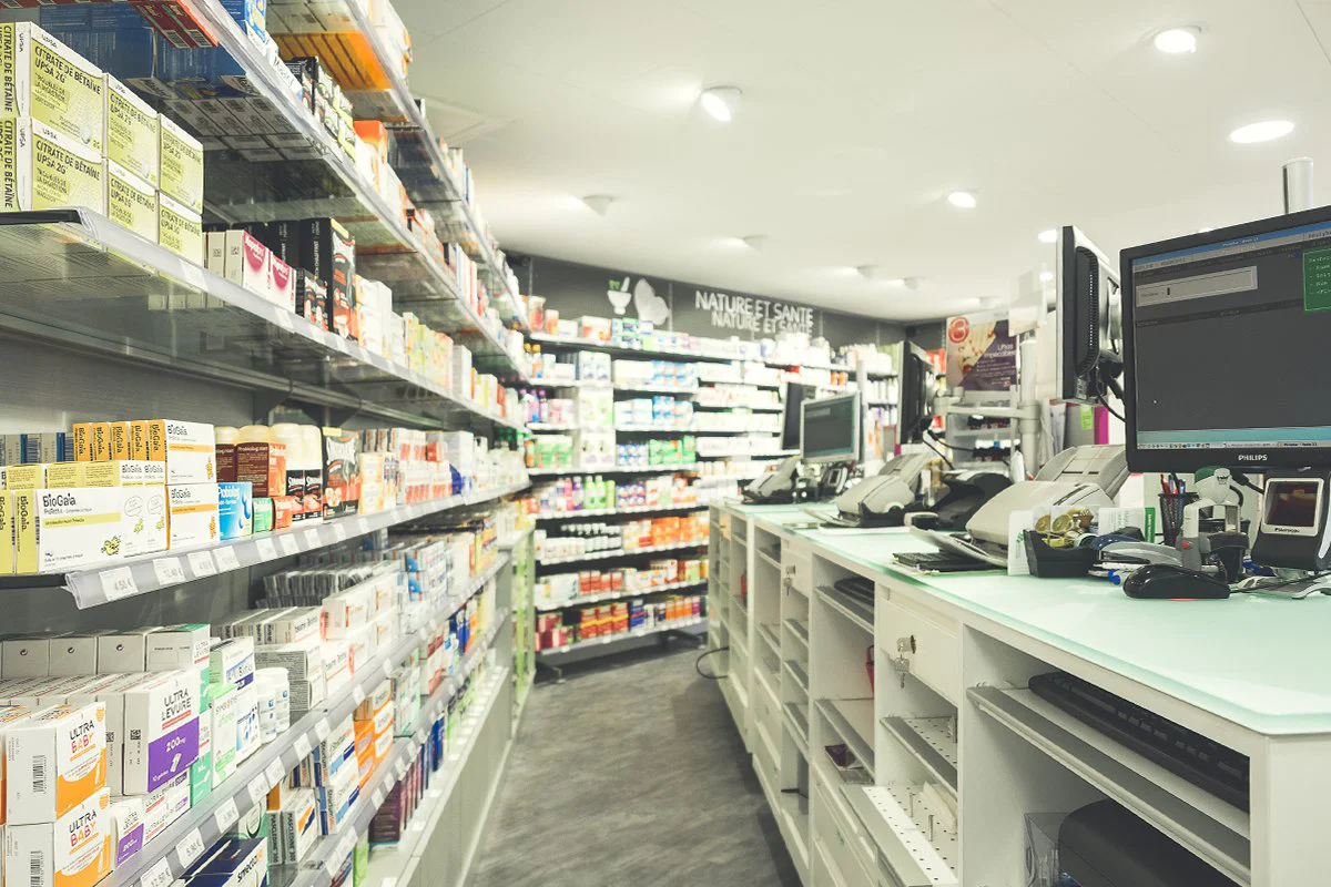Pharmacie Des Frégates 1 Réalisation Th.Kohl - Pharmacie Des Frégates - gallery 01