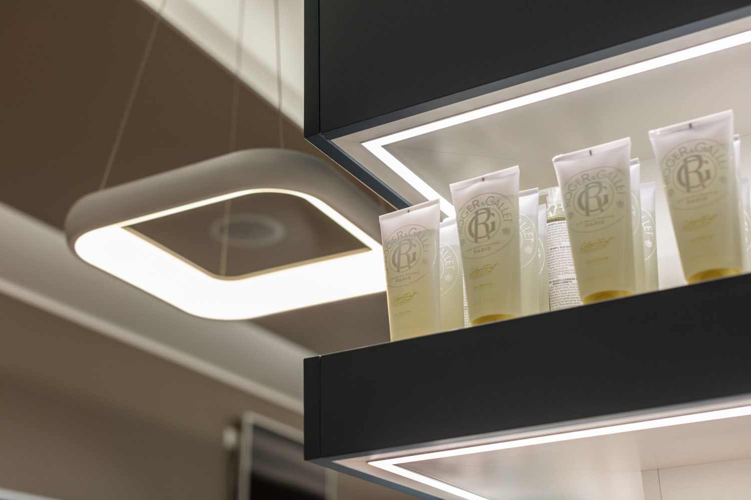 Farmacia Capezzuto 13 Realizzazione Farmacia Capezzuto - Bari - Th.Kohl - gallery 13