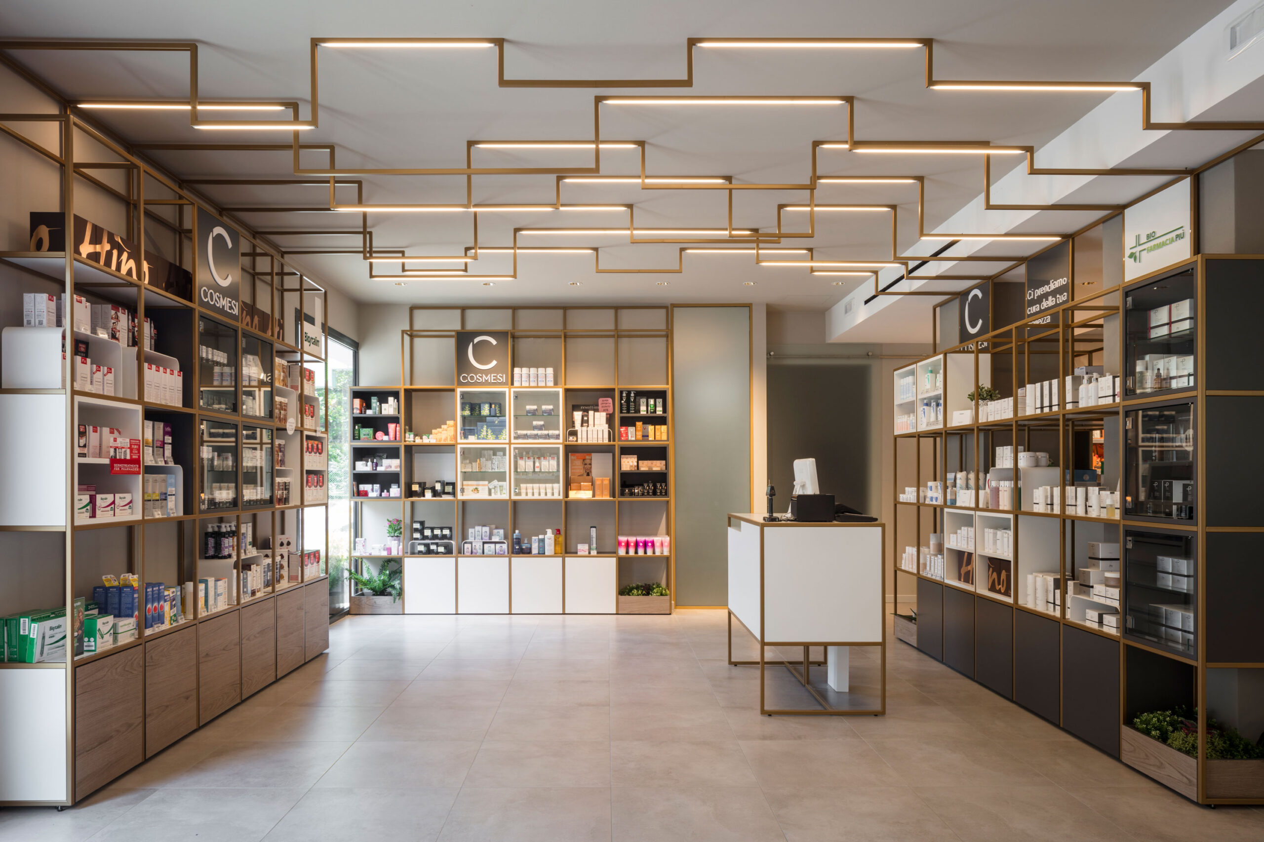 Farmacia-Piu-Schio-Vicenza2-scaled thkohl progettazione design per farmacie